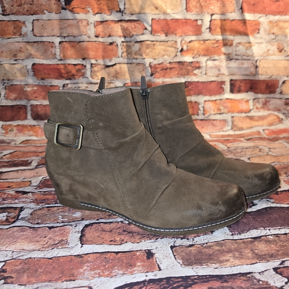Dansko Women's Brown  Nubuck Ankle Boots Size 38 - Picture 1 of 8